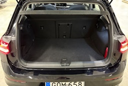 musta Volkswagen Golf 2021 kuva 14.