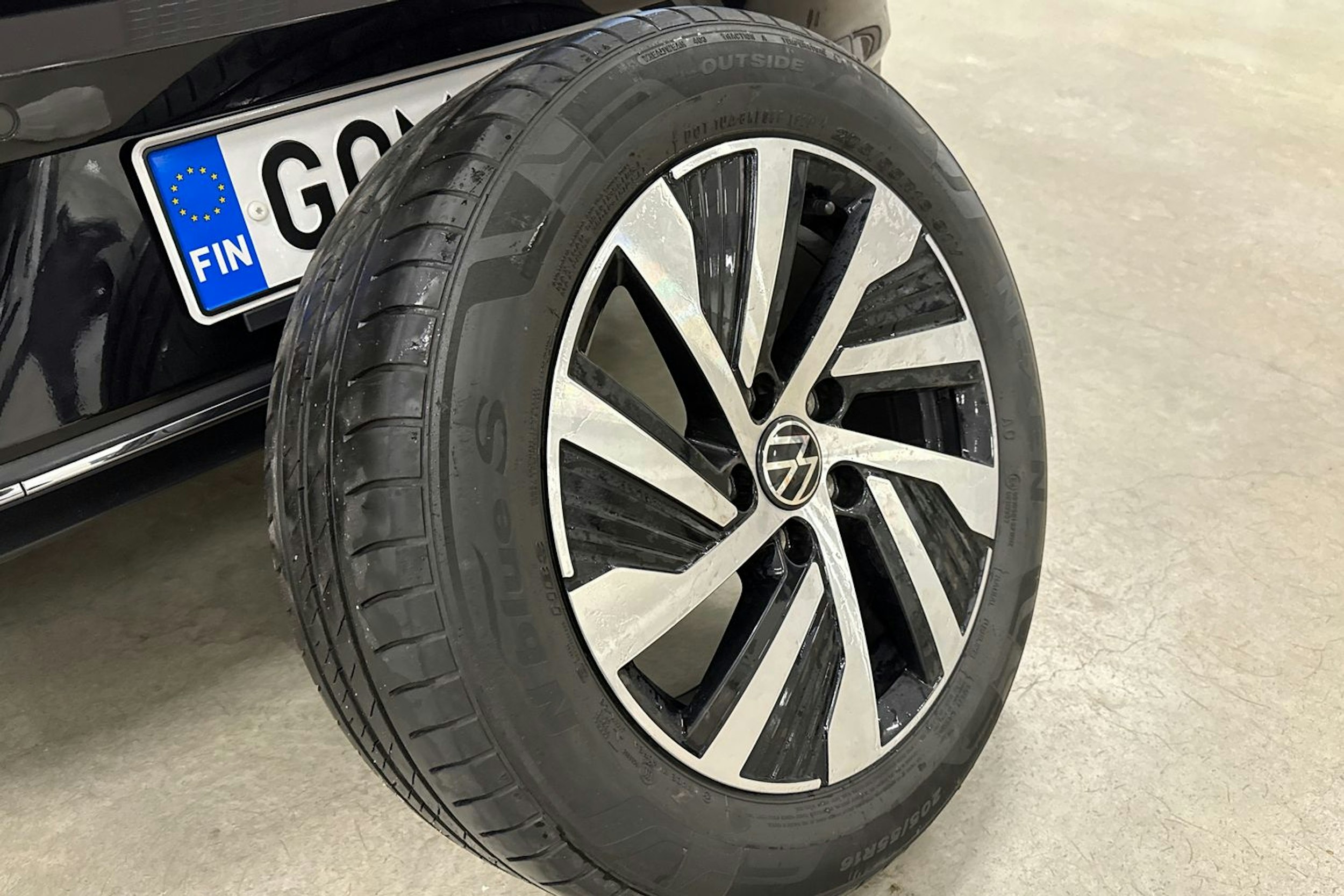 musta Volkswagen Golf 2021 kuva 15.