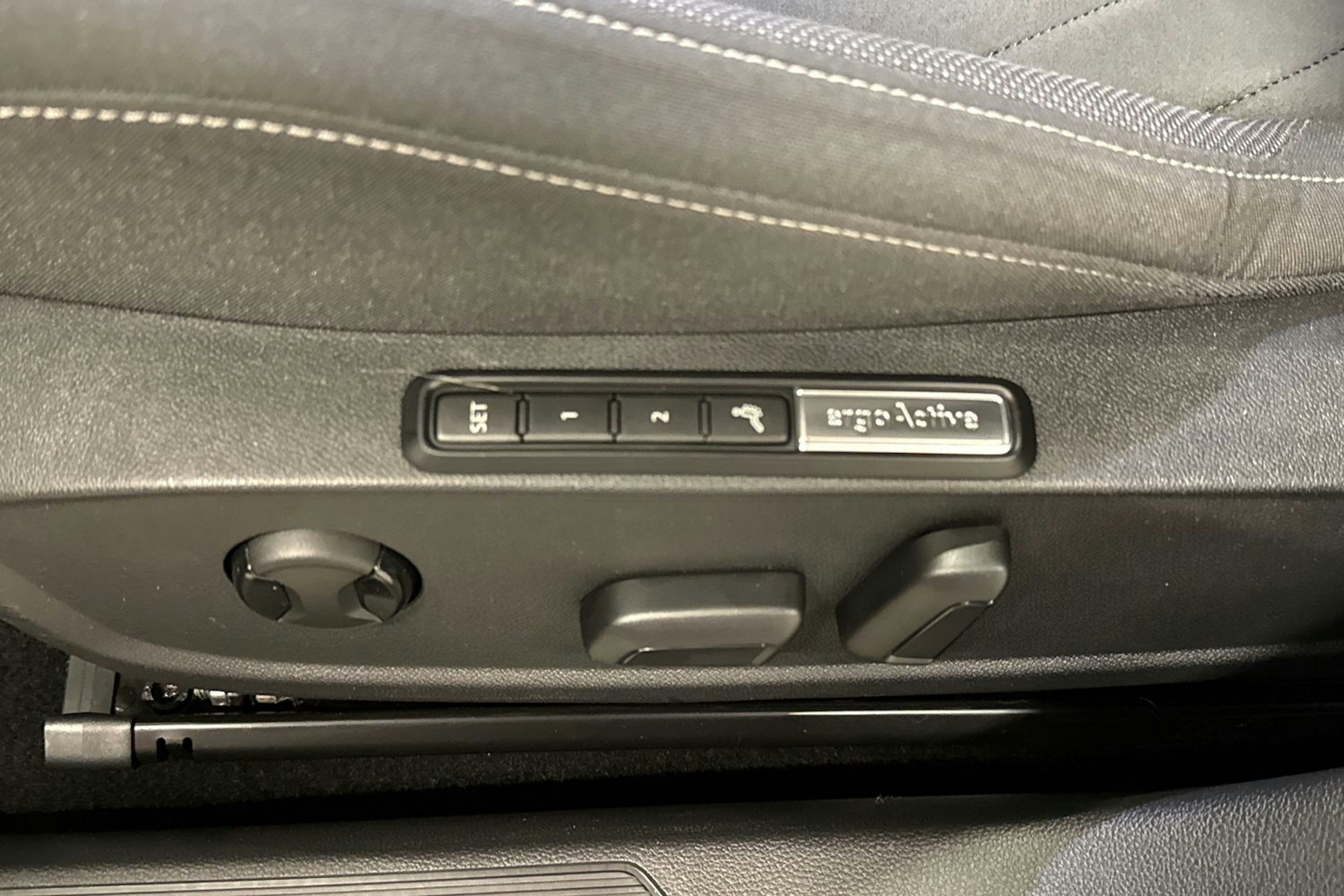 musta Volkswagen Golf 2021 kuva 17.