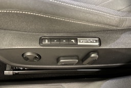 musta Volkswagen Golf 2021 kuva 17.