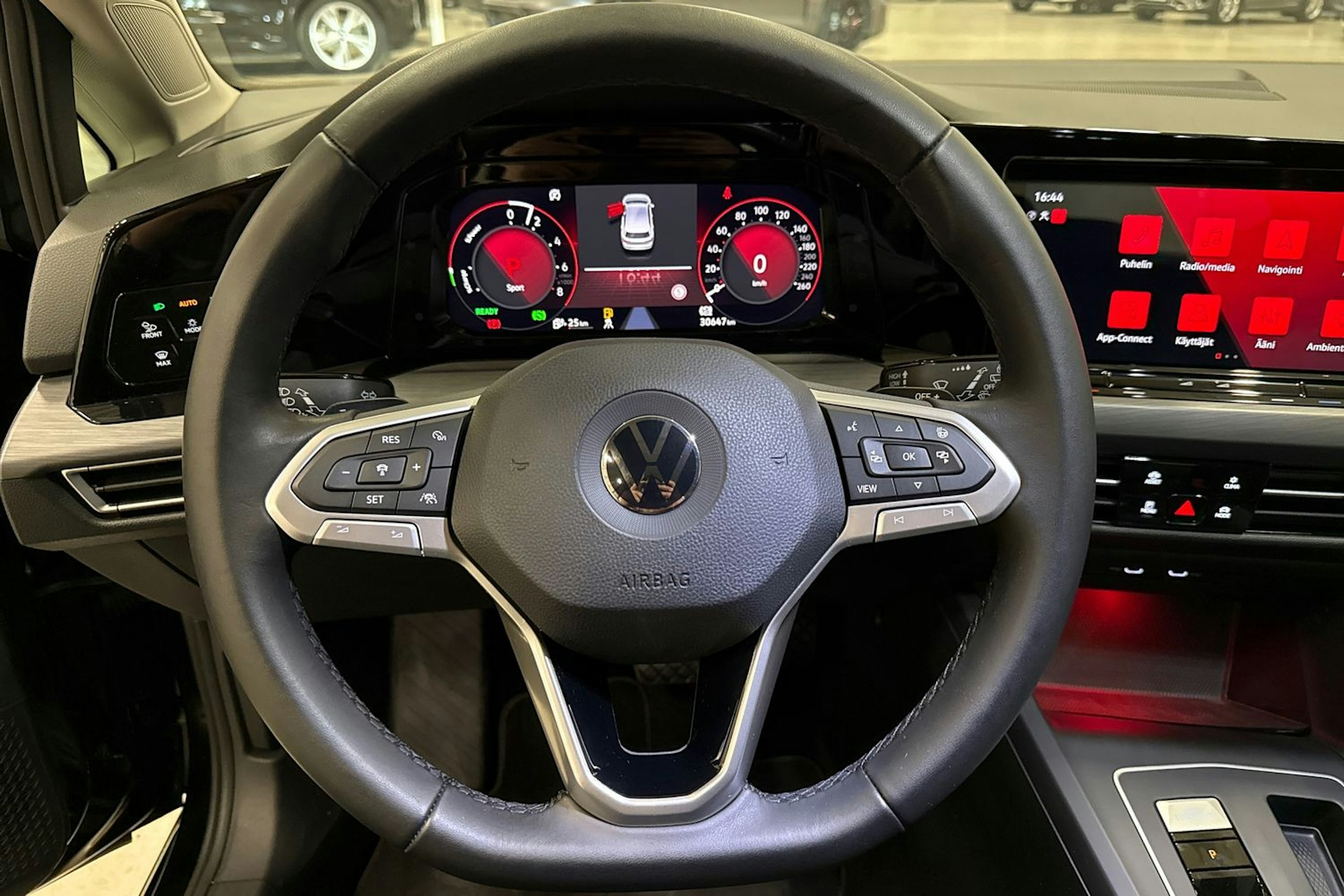 musta Volkswagen Golf 2021 kuva 19.