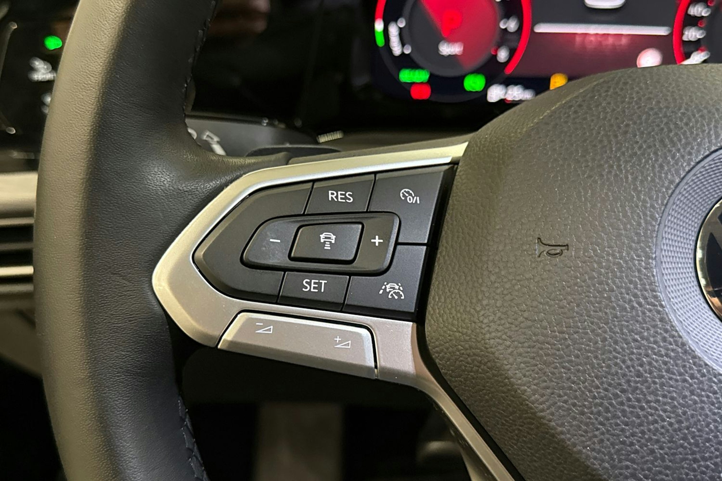 musta Volkswagen Golf 2021 kuva 20.