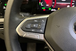 musta Volkswagen Golf 2021 kuva 20.