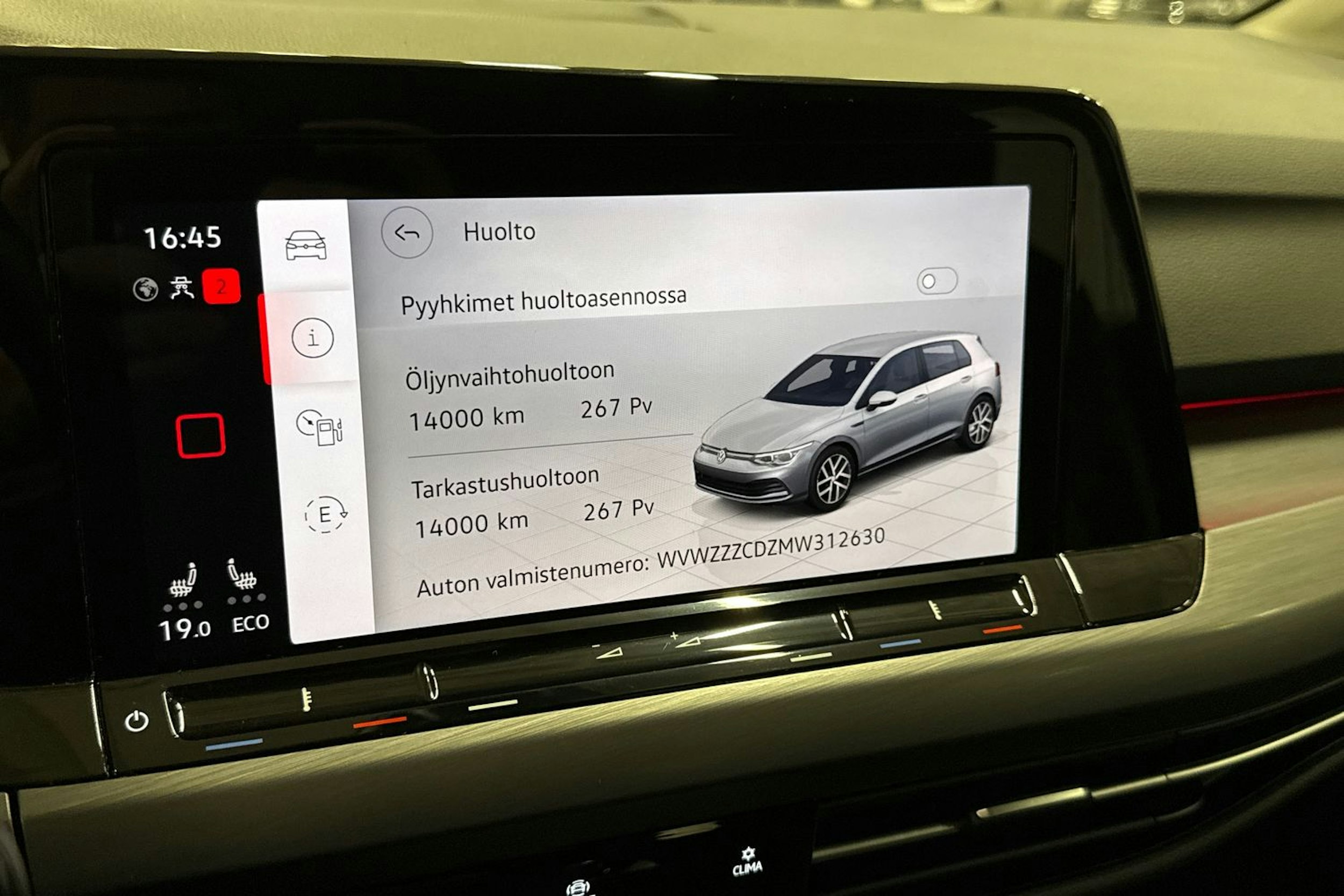 musta Volkswagen Golf 2021 kuva 25.