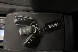 musta Volkswagen Golf 2021 kuva 30.