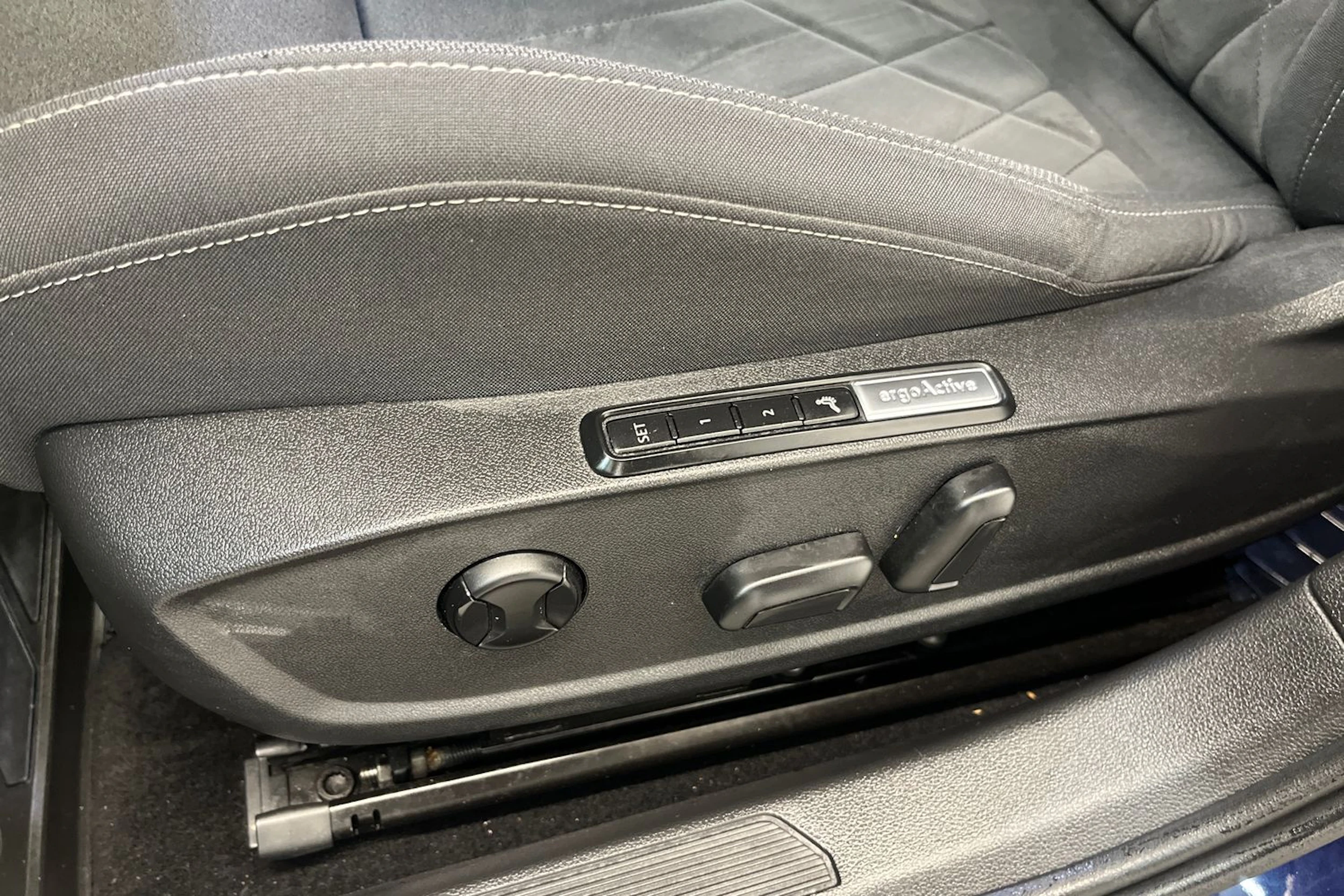 Sininen Volkswagen GOLF 2021 kuva 17.