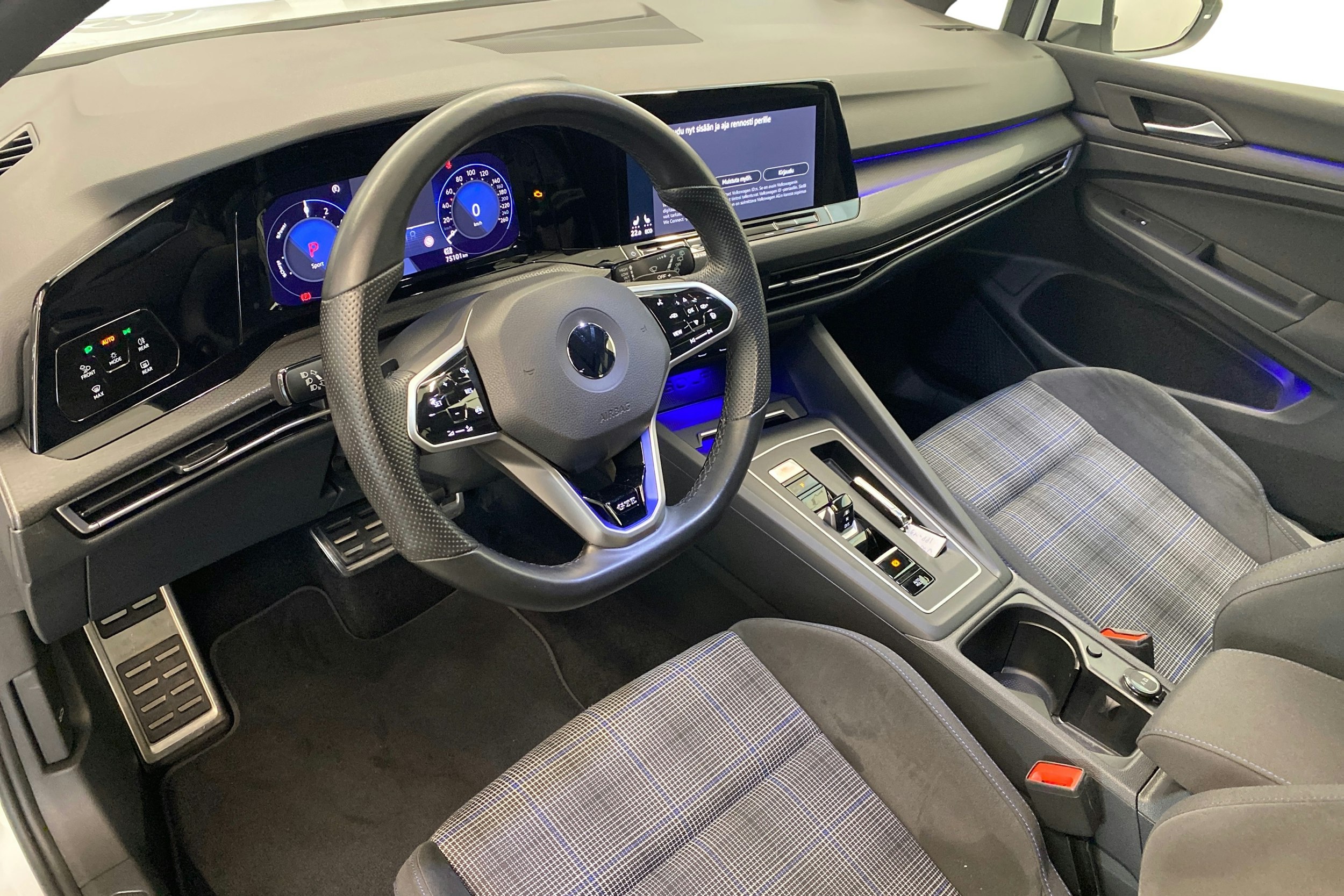 valkoinen Volkswagen Golf 2020 kuva 7.