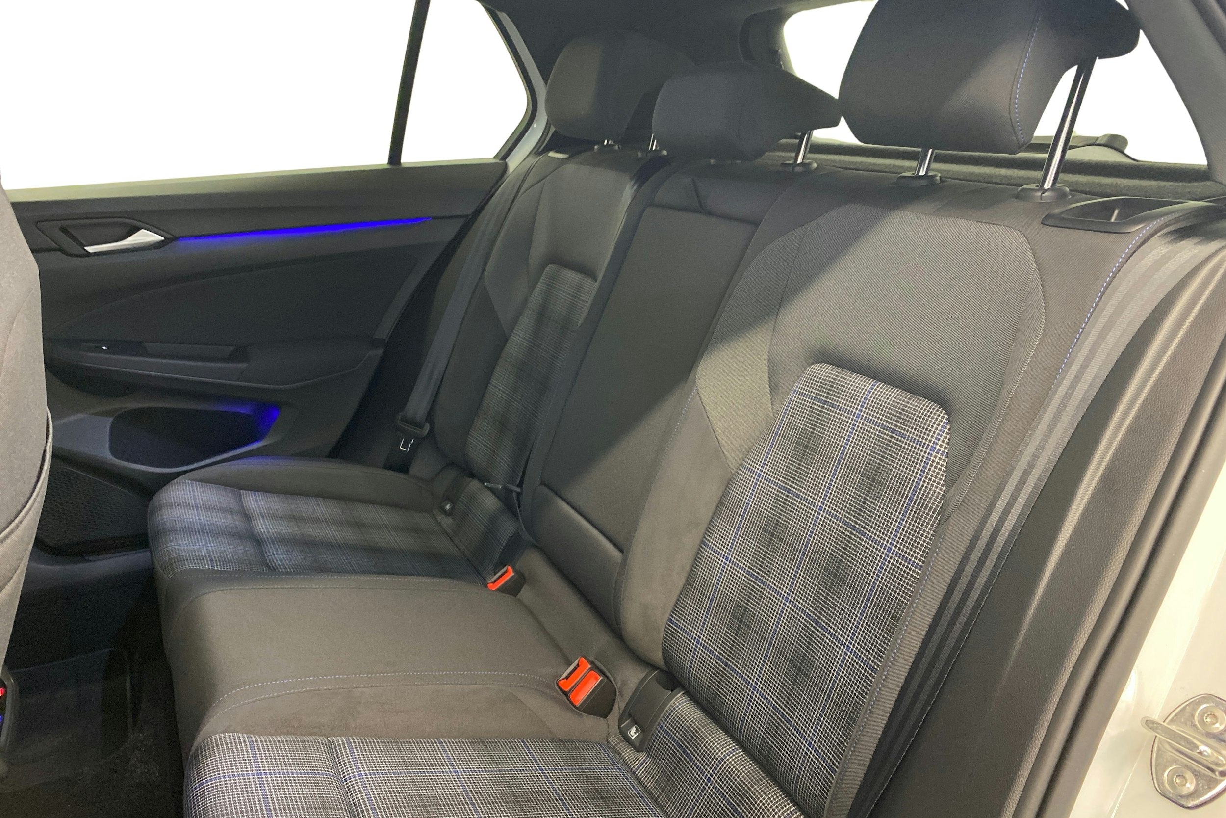 valkoinen Volkswagen Golf 2020 kuva 10.