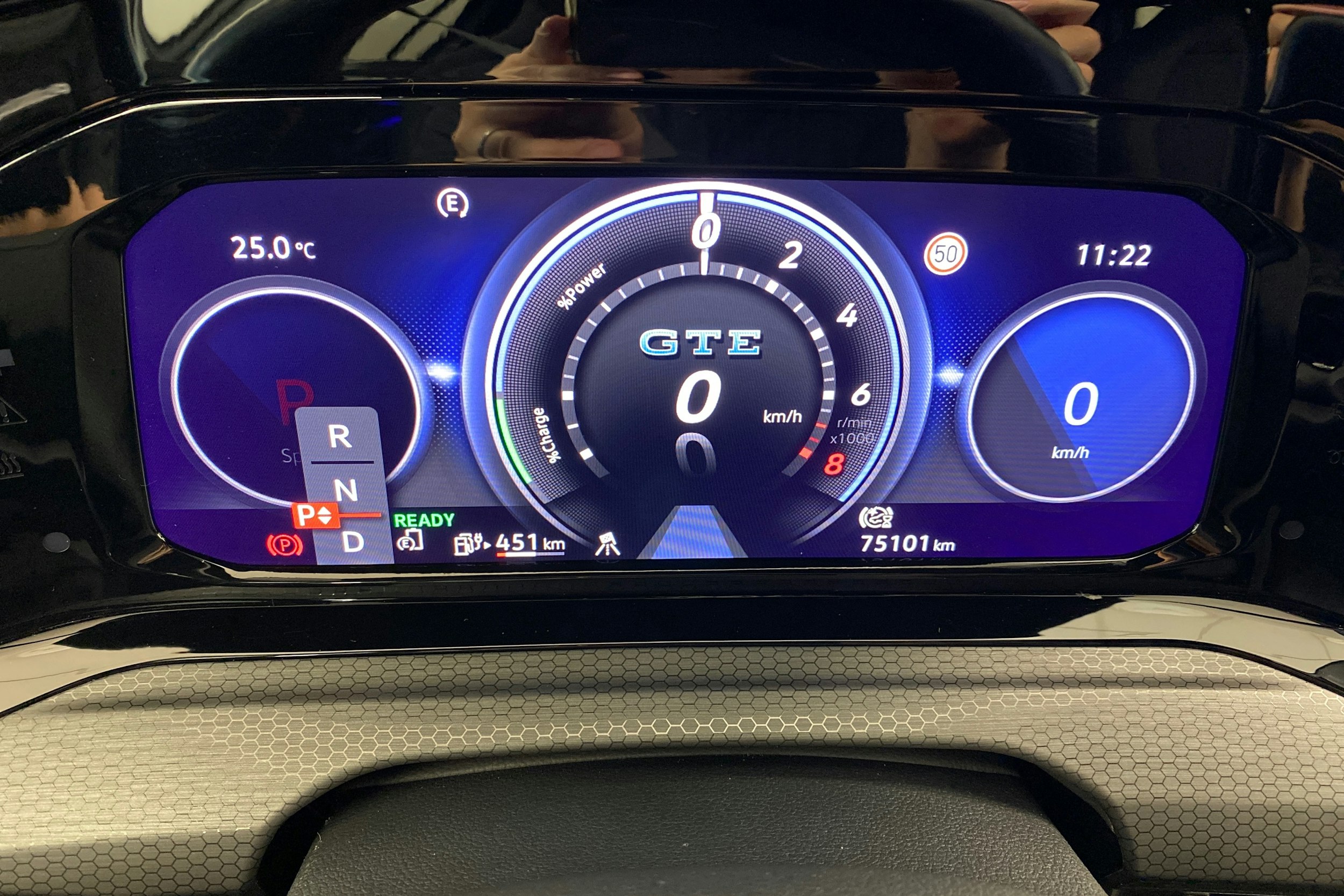 valkoinen Volkswagen Golf 2020 kuva 17.