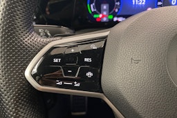 valkoinen Volkswagen Golf 2020 kuva 18.