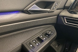 valkoinen Volkswagen Golf 2020 kuva 20.