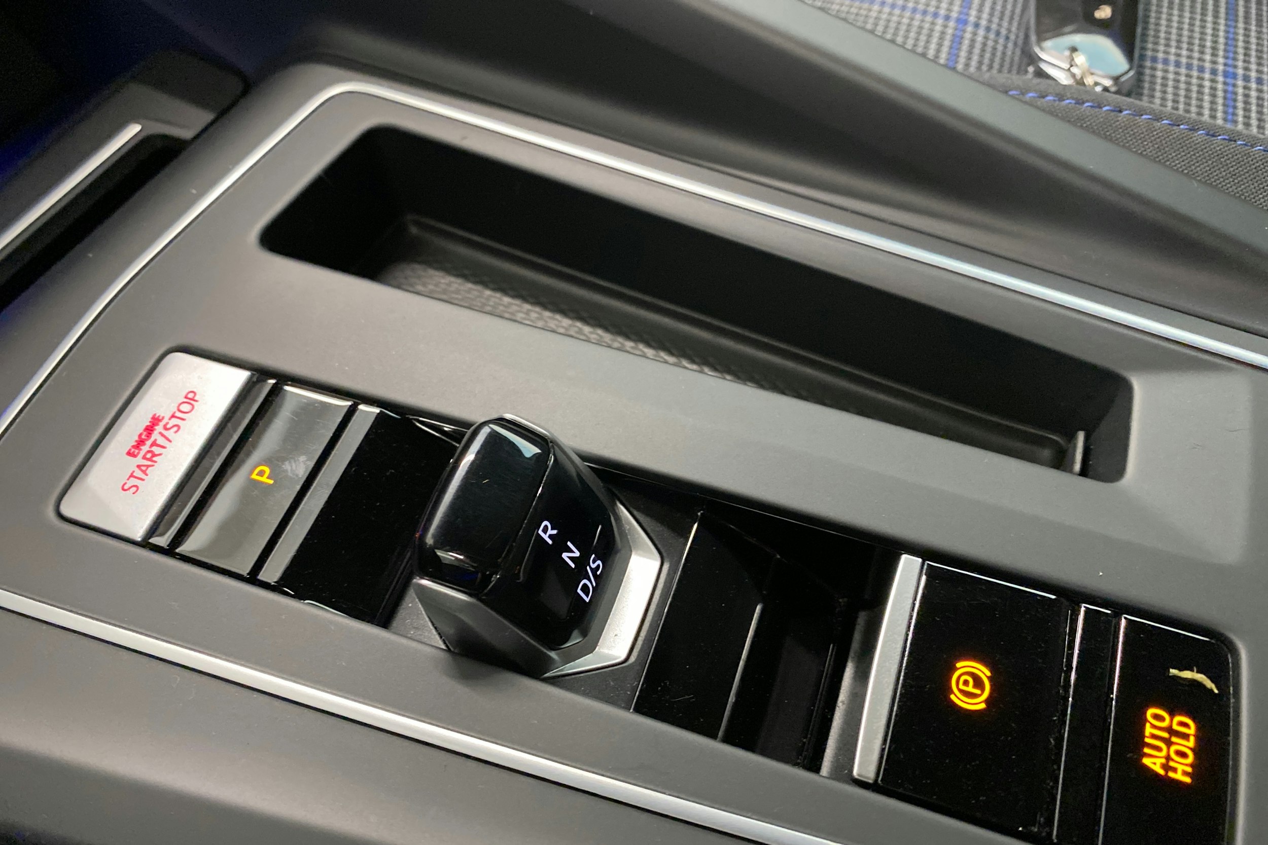 valkoinen Volkswagen Golf 2020 kuva 24.