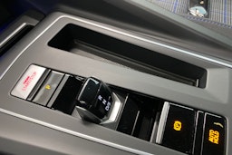 valkoinen Volkswagen Golf 2020 kuva 24.