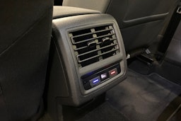 valkoinen Volkswagen Golf 2020 kuva 32.
