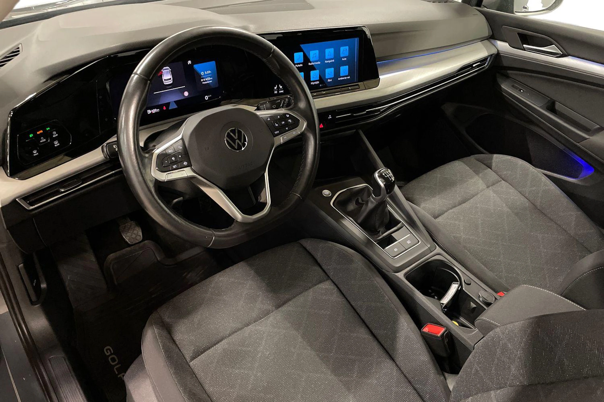 harmaa Volkswagen Golf 2020 kuva 6.