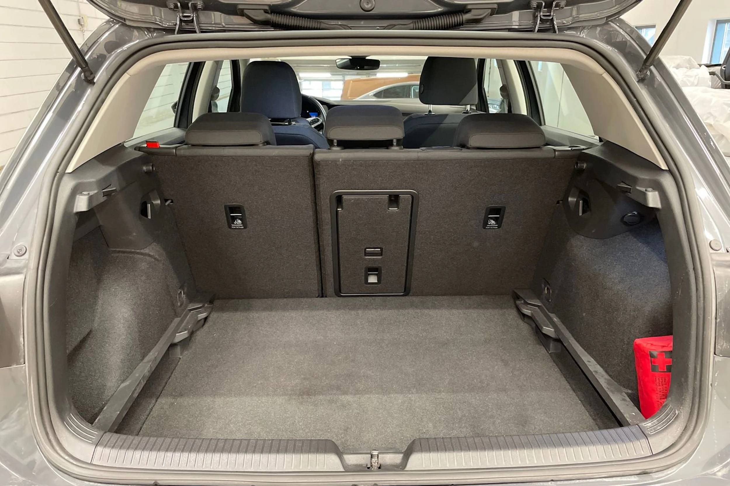 harmaa Volkswagen Golf 2020 kuva 11.