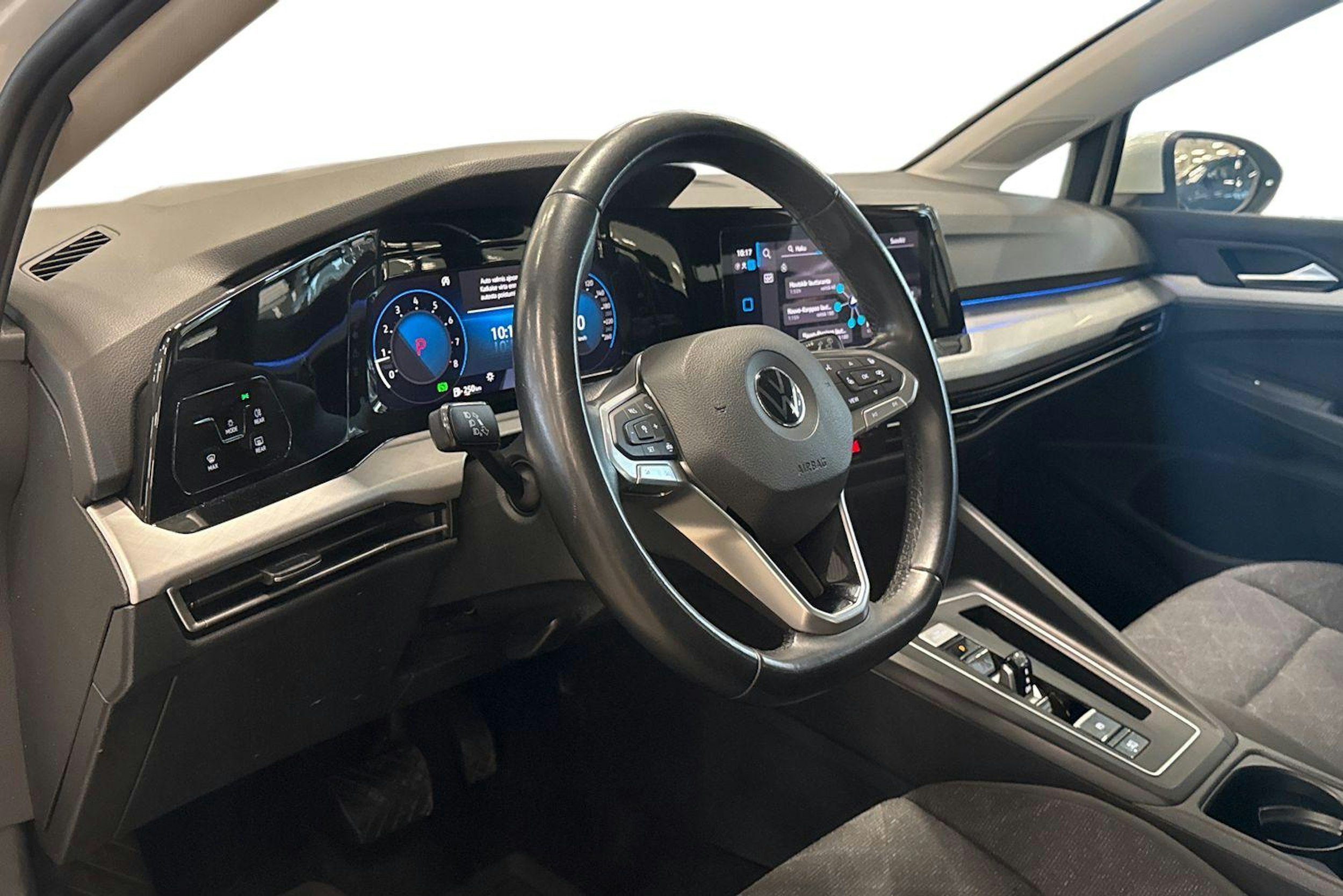 valkoinen Volkswagen Golf 2020 kuva 7.