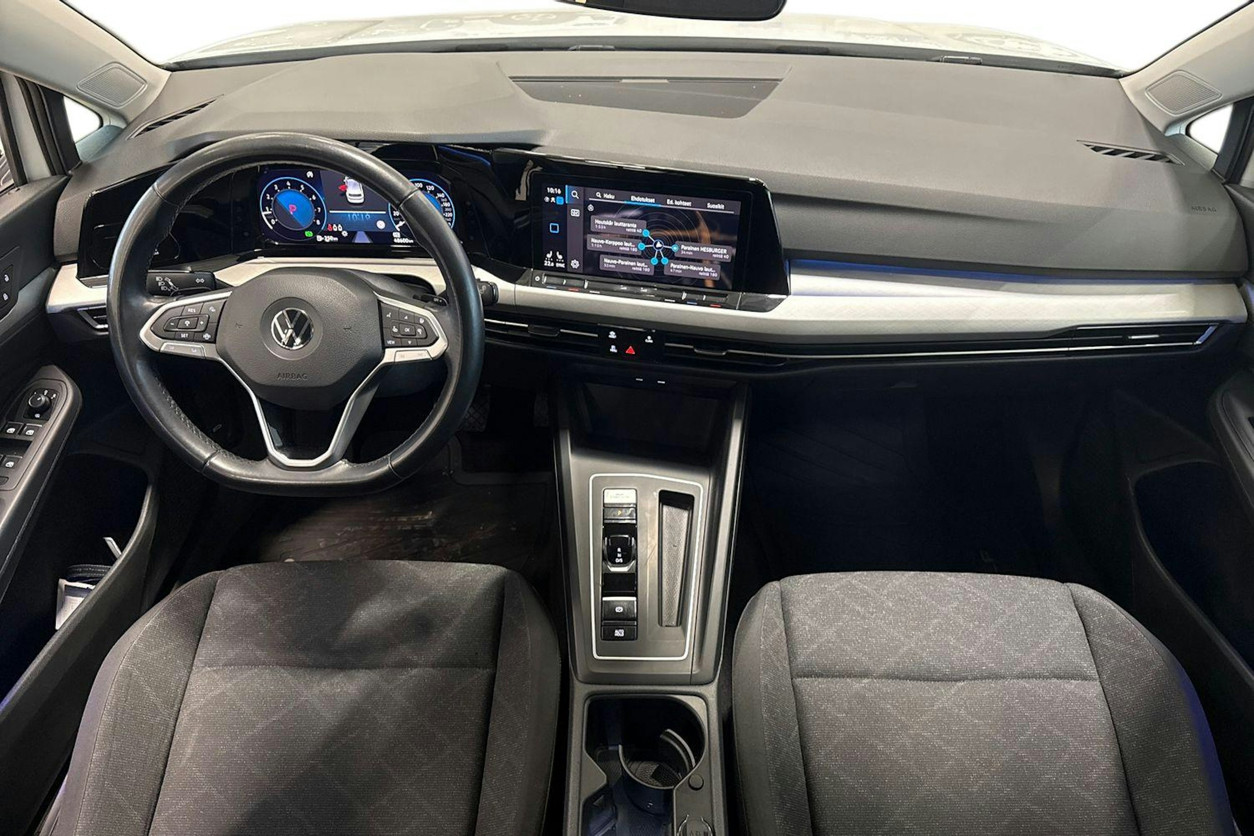 valkoinen Volkswagen Golf 2020 kuva 9.