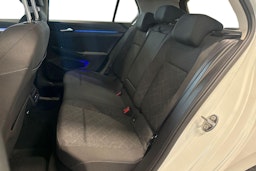 valkoinen Volkswagen Golf 2020 kuva 10.