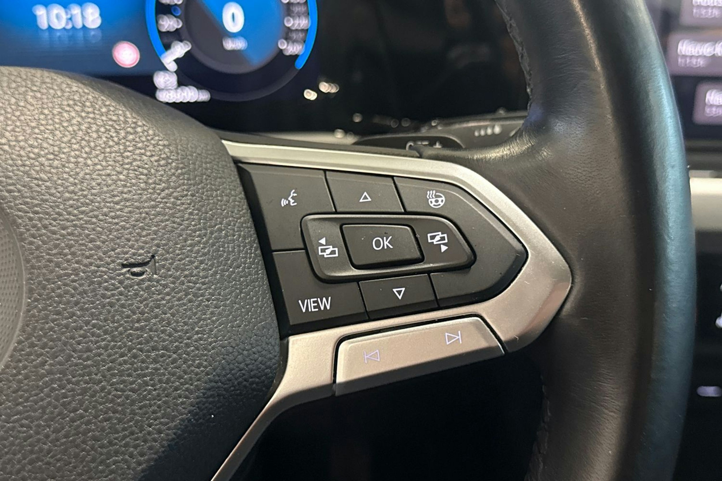 valkoinen Volkswagen Golf 2020 kuva 16.