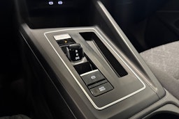 valkoinen Volkswagen Golf 2020 kuva 18.