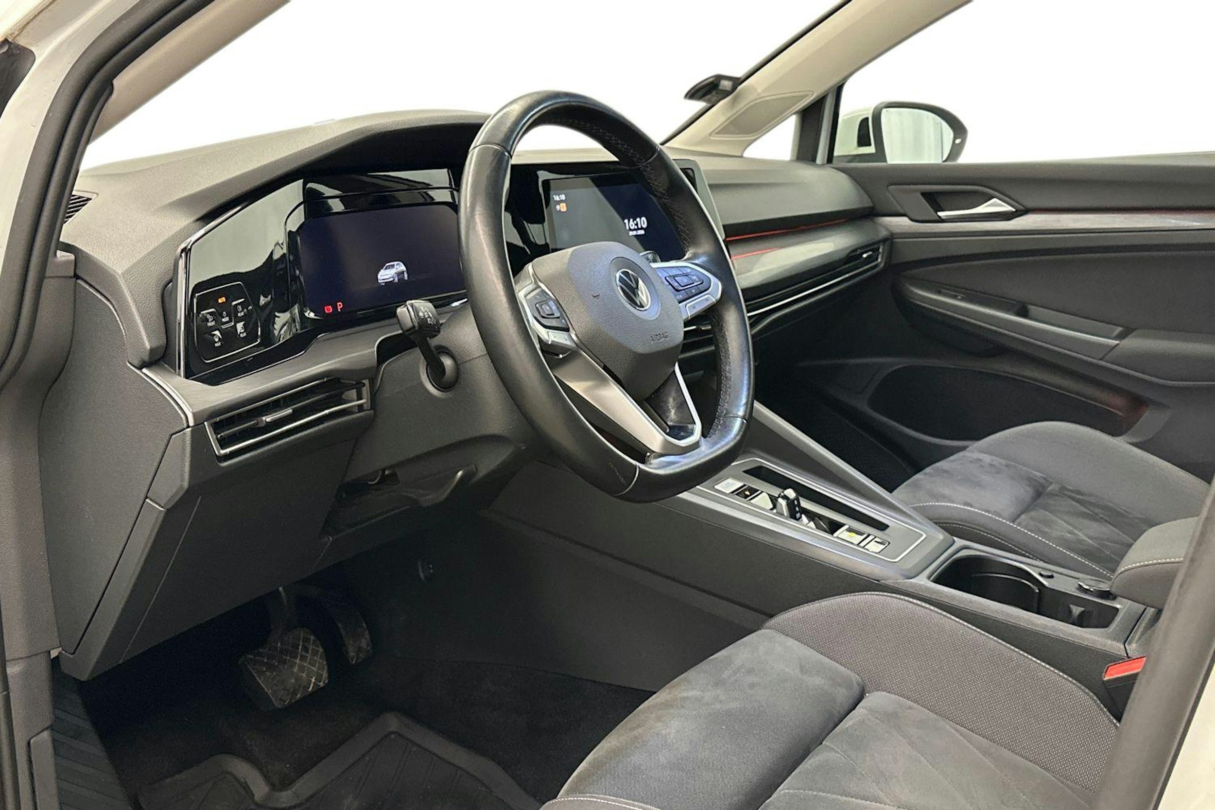 Valkoinen Volkswagen GOLF 2020 kuva 6.