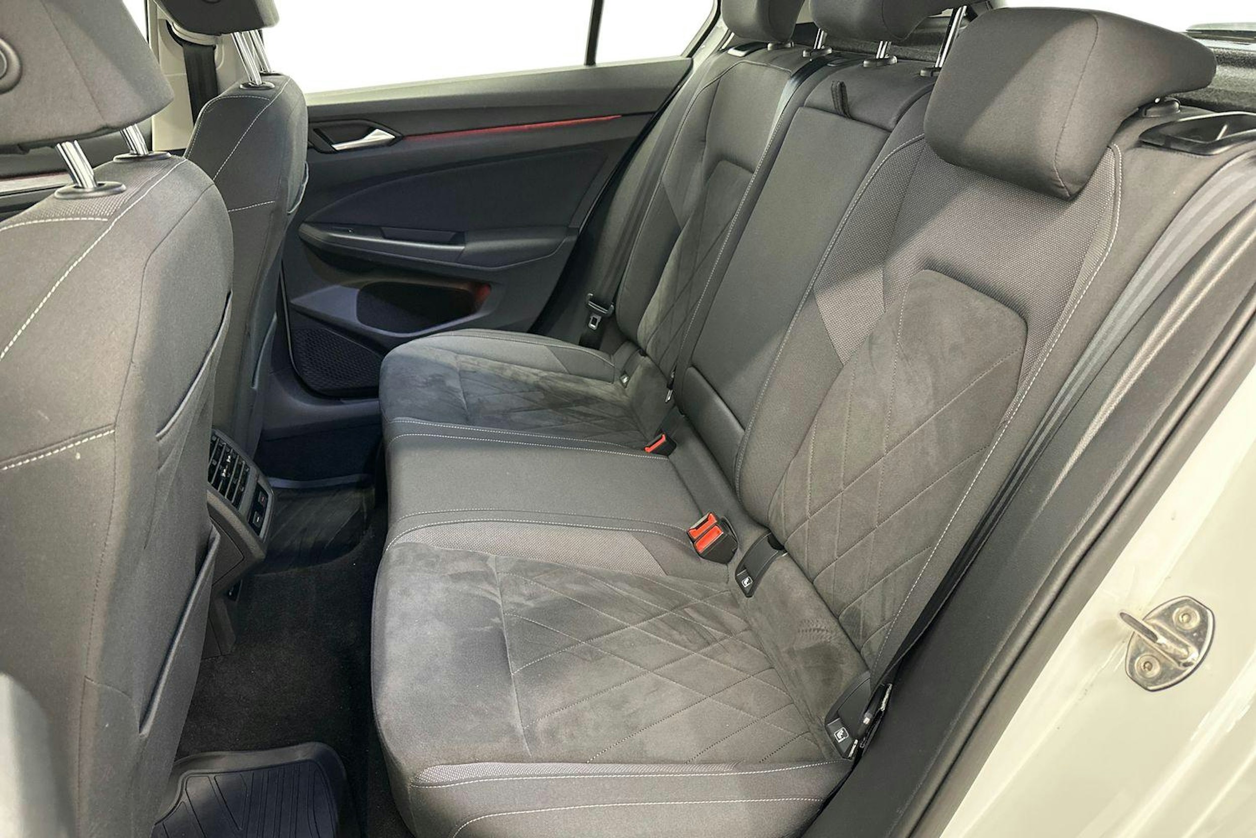 Valkoinen Volkswagen GOLF 2020 kuva 8.