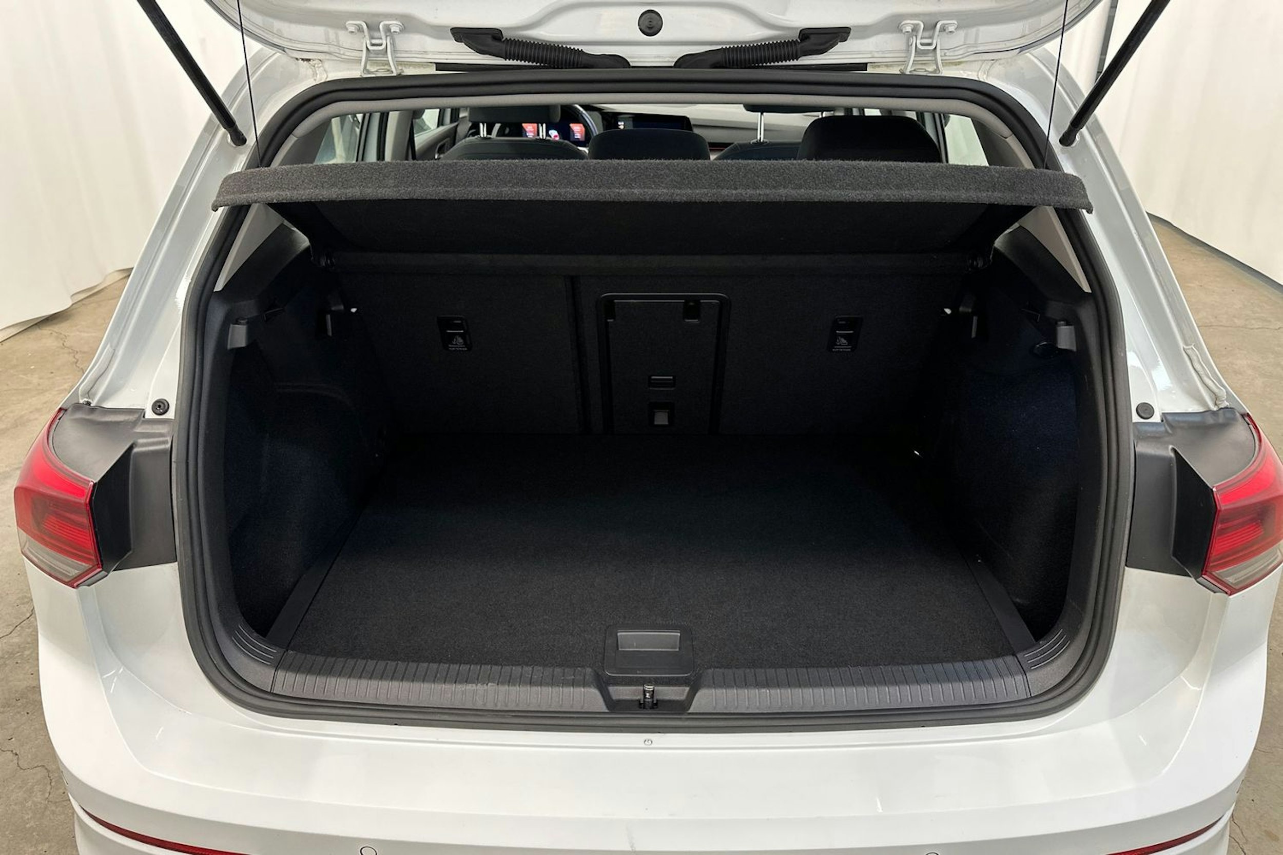 Valkoinen Volkswagen GOLF 2020 kuva 19.