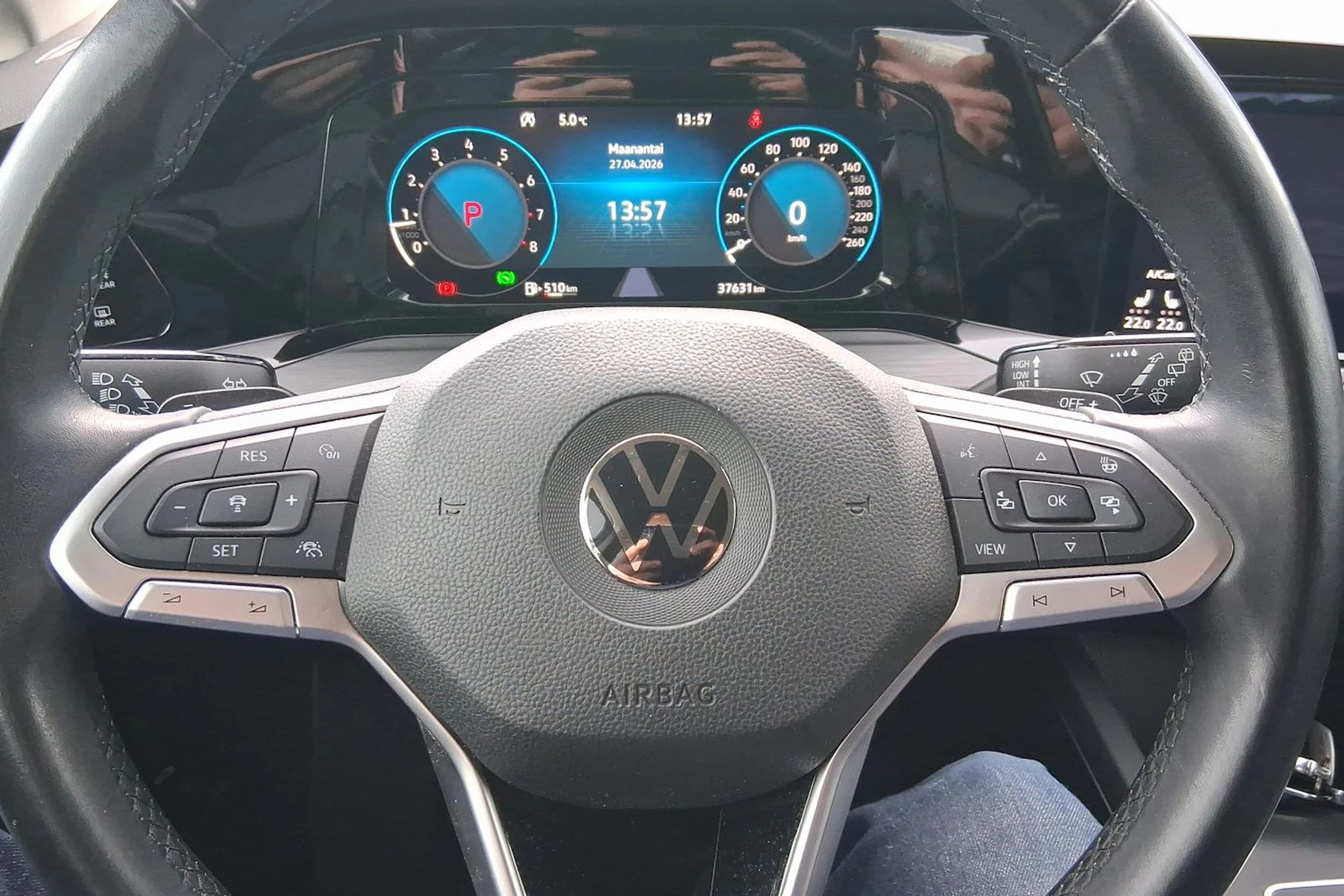 valkoinen Volkswagen Golf 2021 kuva 16.