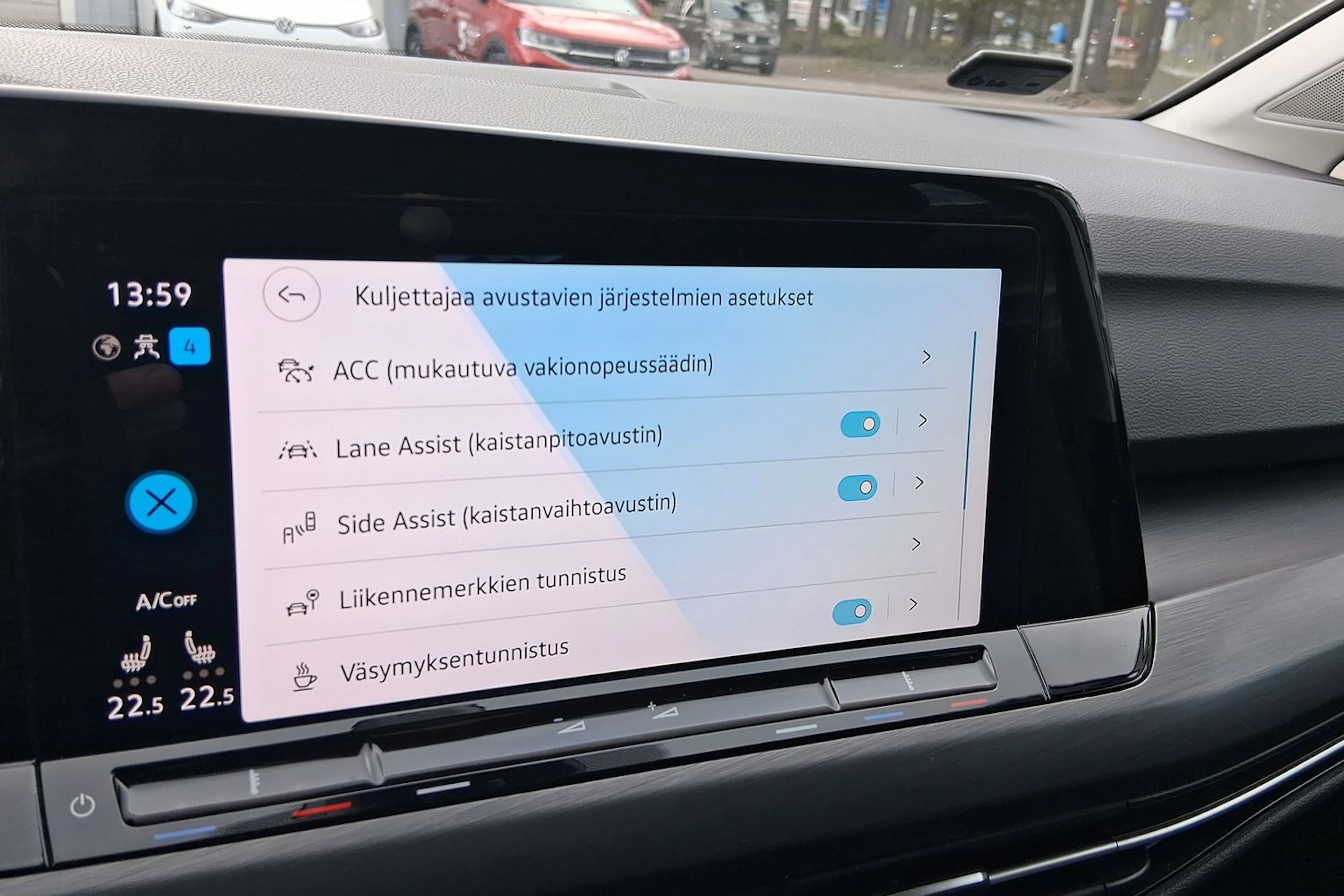 valkoinen Volkswagen Golf 2021 kuva 19.