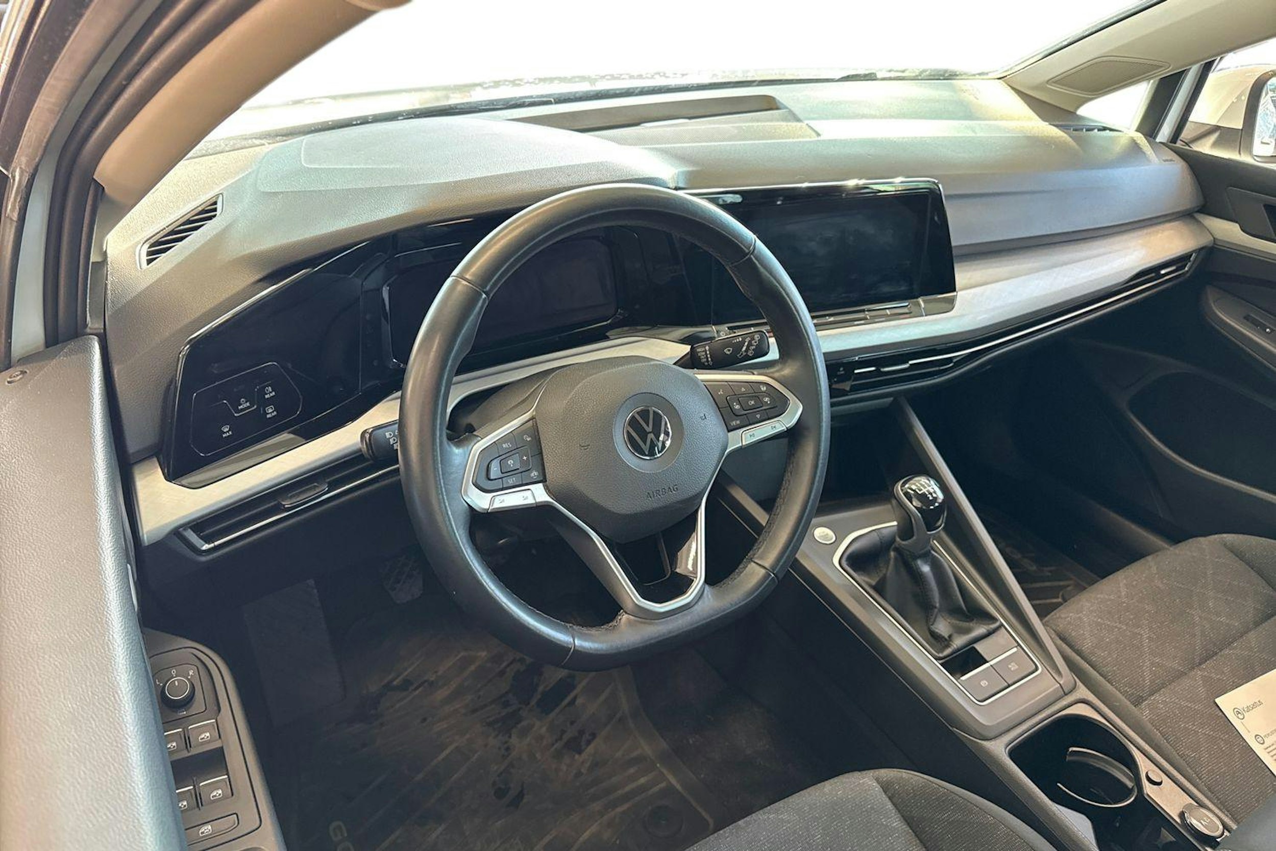 valkoinen Volkswagen Golf 2020 kuva 3.