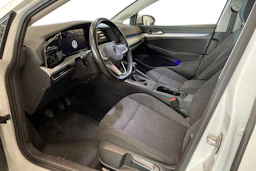 valkoinen Volkswagen Golf 2021 kuva 9.