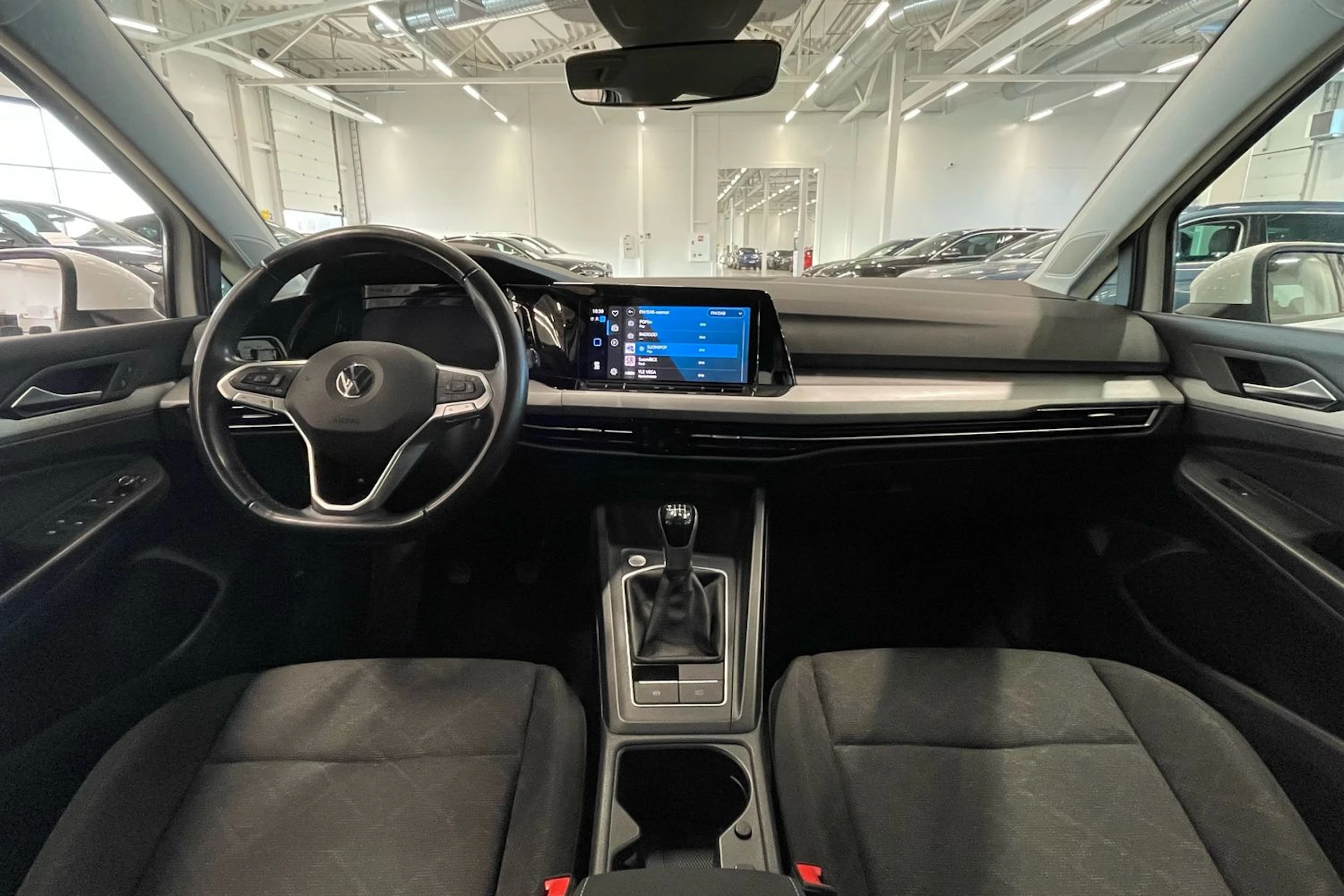 valkoinen Volkswagen Golf 2021 kuva 15.