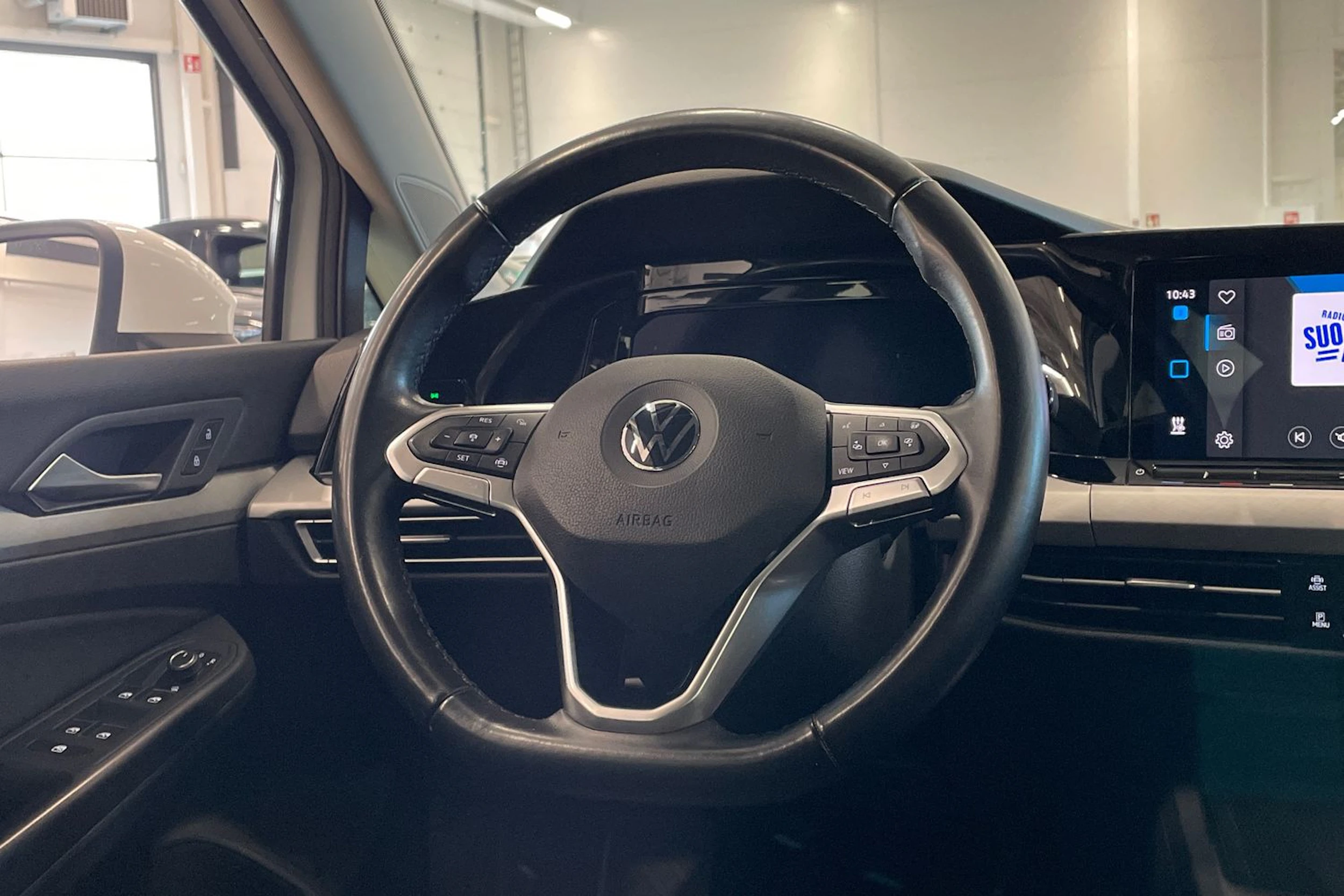 valkoinen Volkswagen Golf 2021 kuva 16.