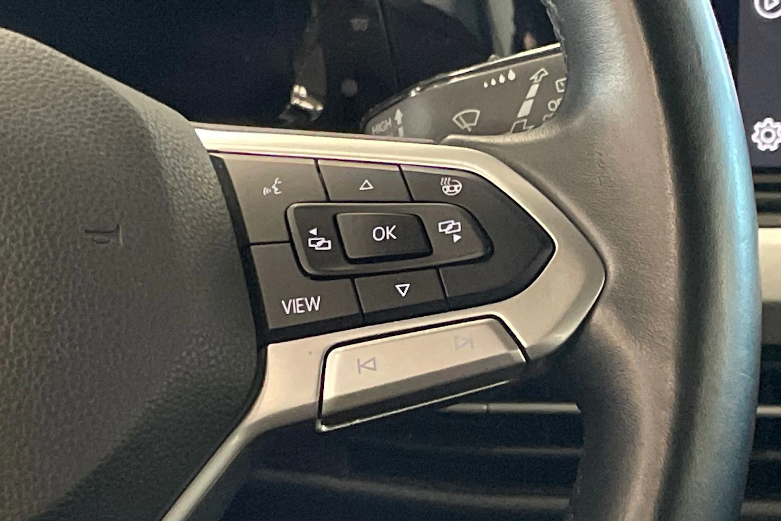 valkoinen Volkswagen Golf 2021 kuva 17.