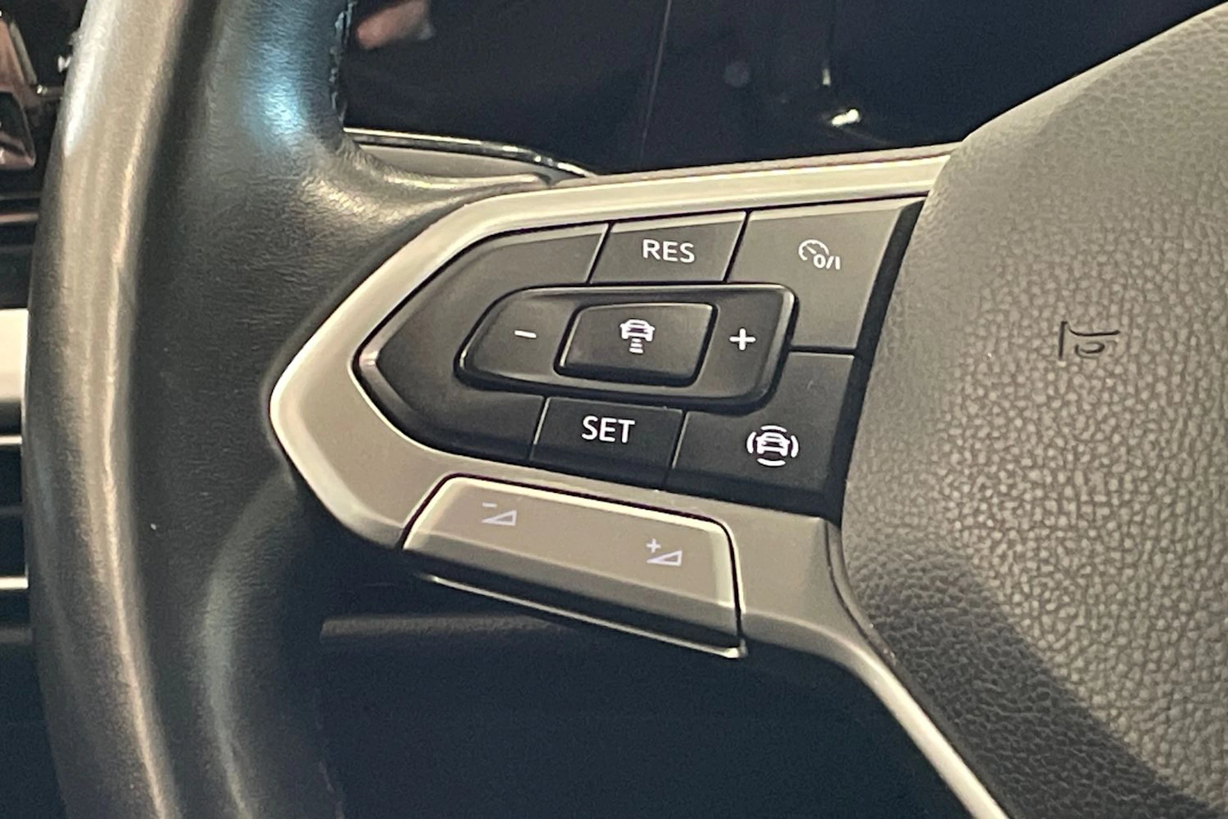 valkoinen Volkswagen Golf 2021 kuva 18.