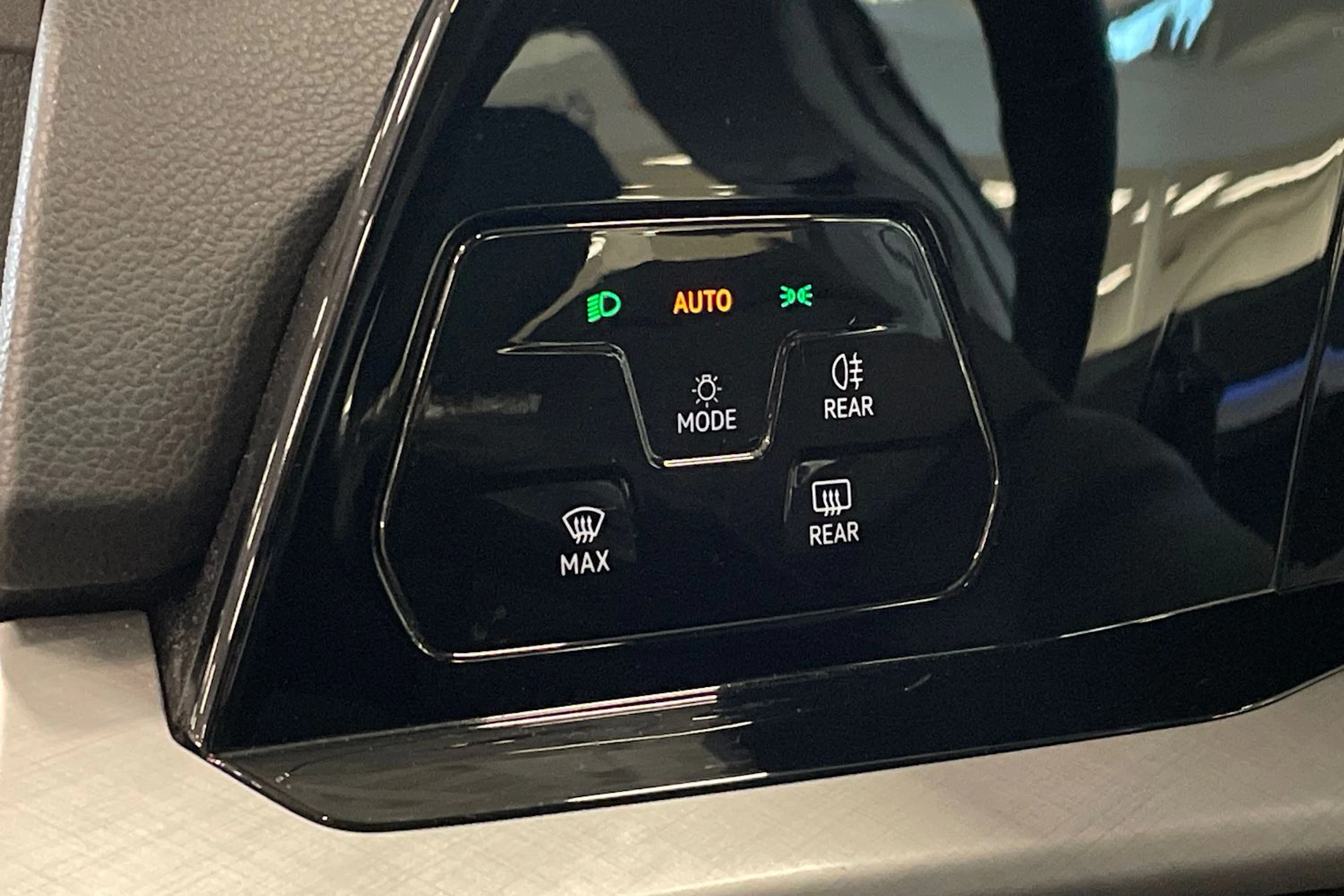 valkoinen Volkswagen Golf 2021 kuva 31.