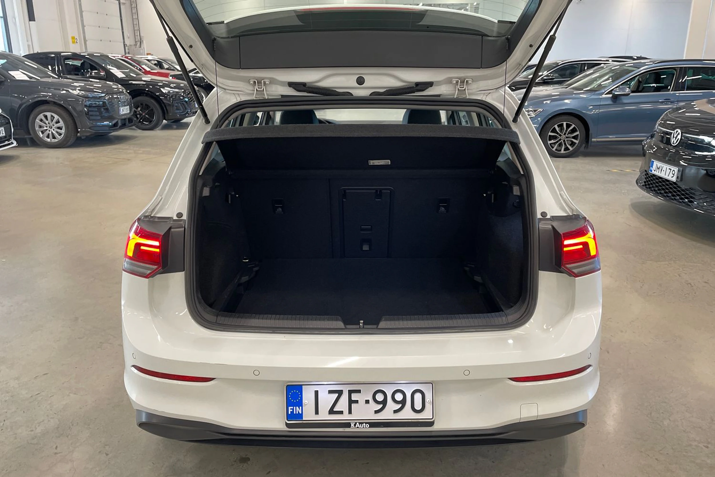 valkoinen Volkswagen Golf 2021 kuva 33.