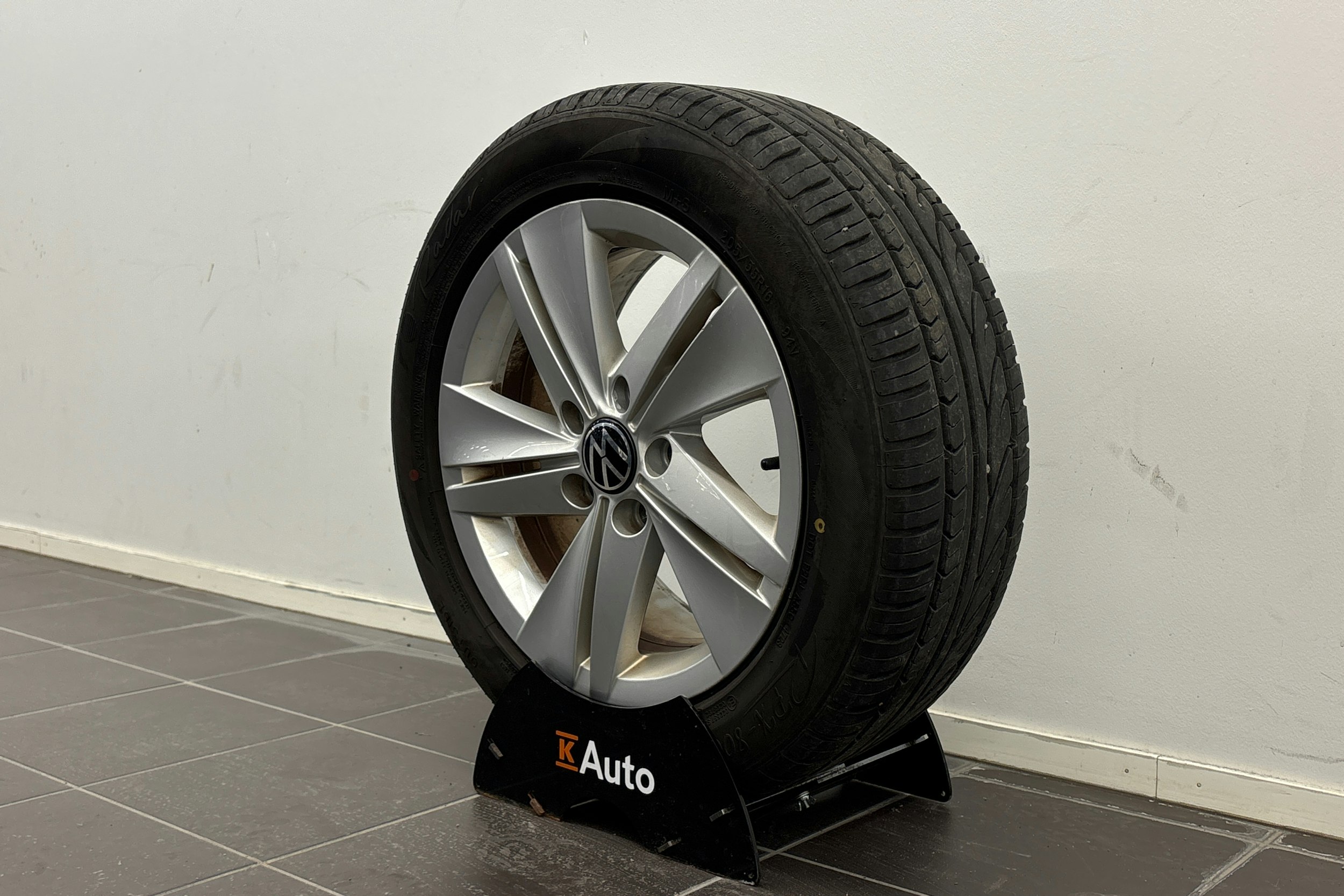 harmaa Volkswagen Golf 2020 kuva 13.