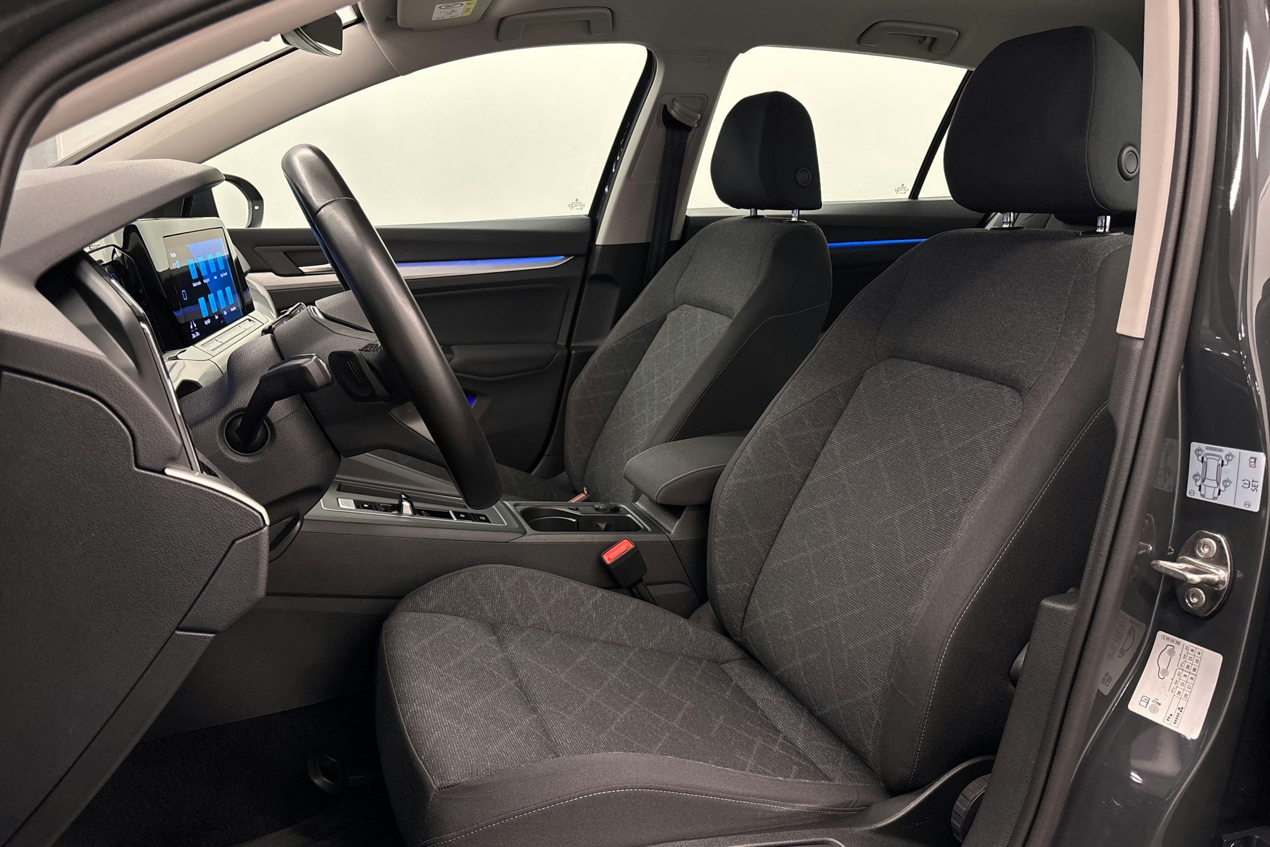 harmaa Volkswagen Golf 2020 kuva 16.