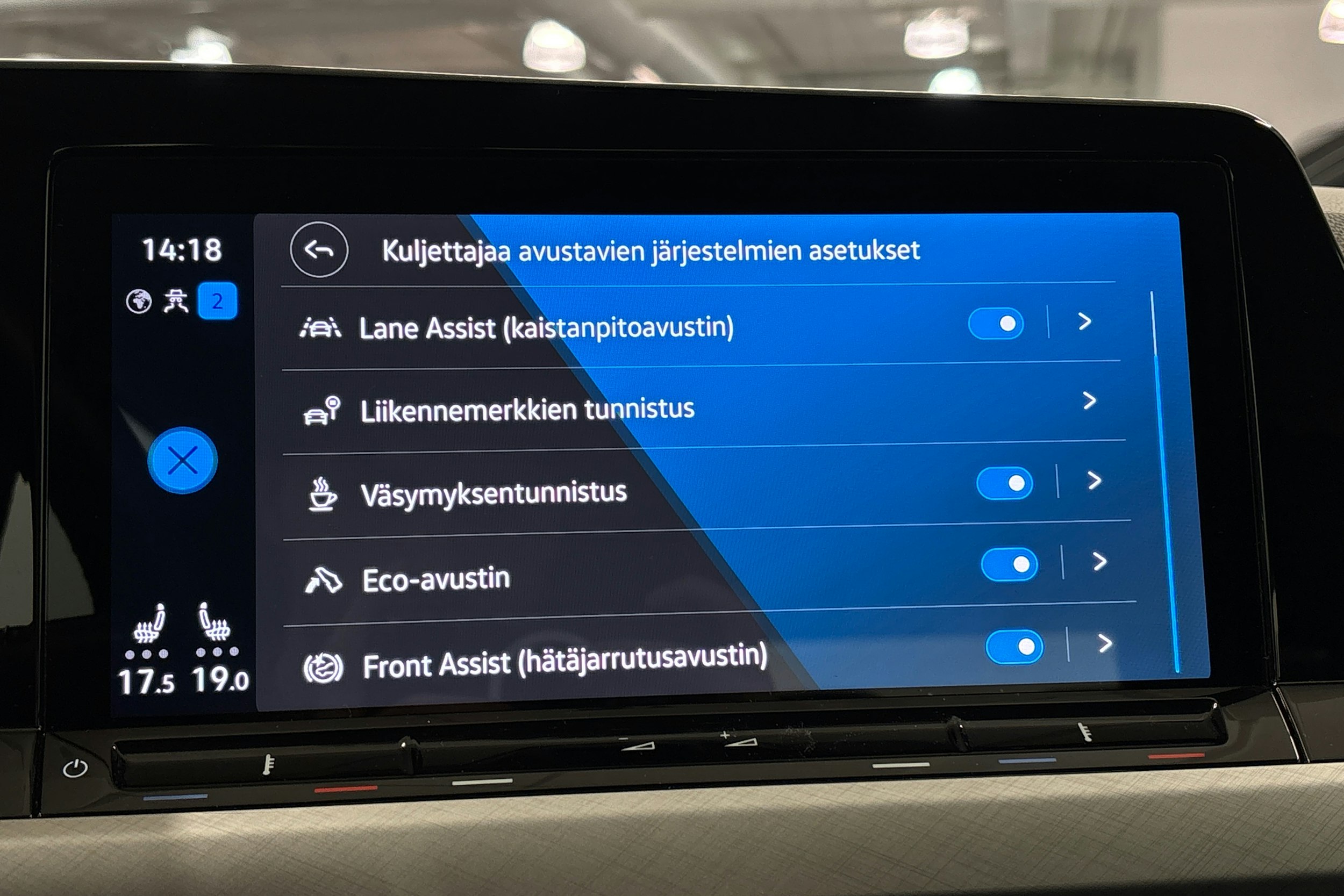 harmaa Volkswagen Golf 2020 kuva 24.