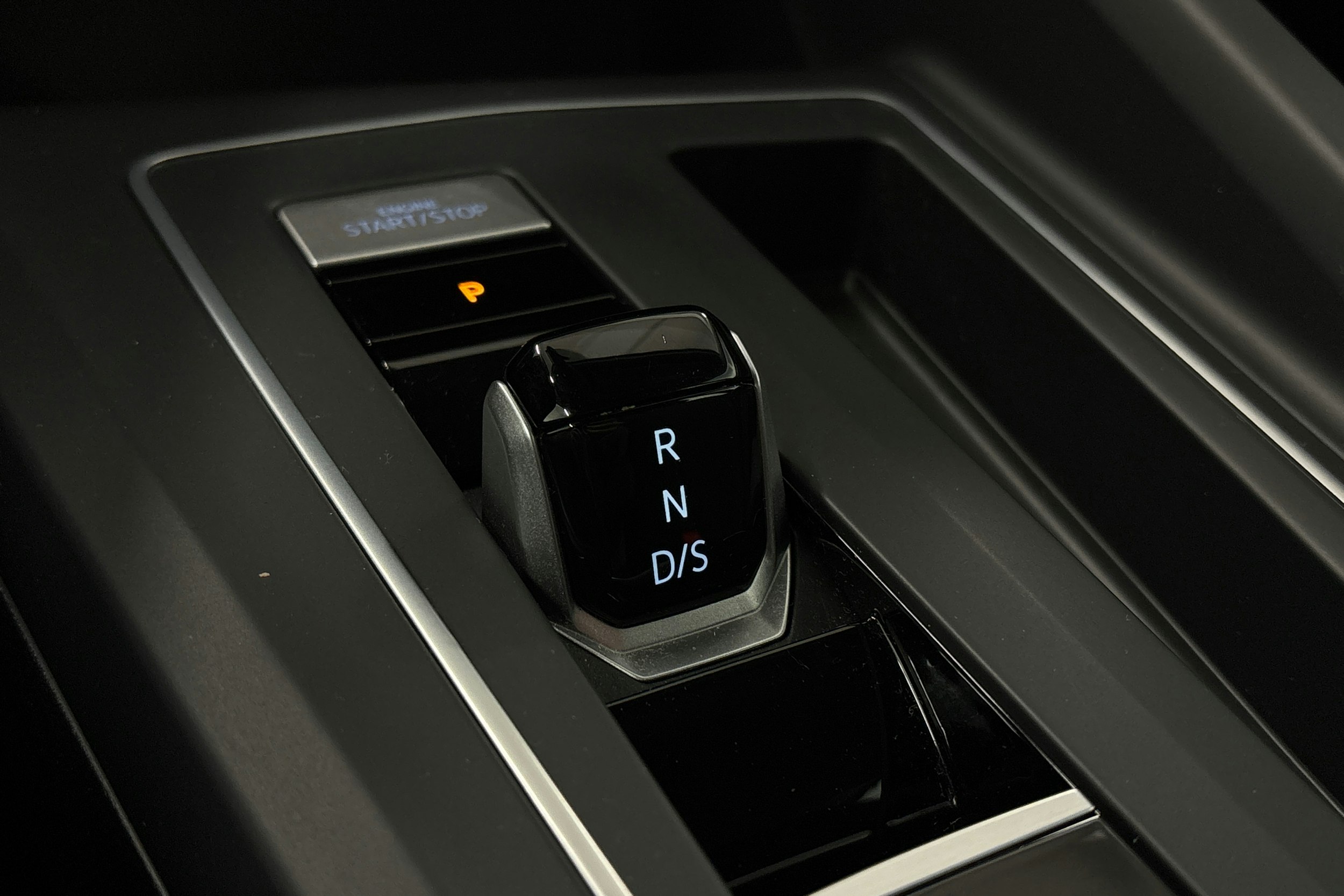 harmaa Volkswagen Golf 2020 kuva 27.