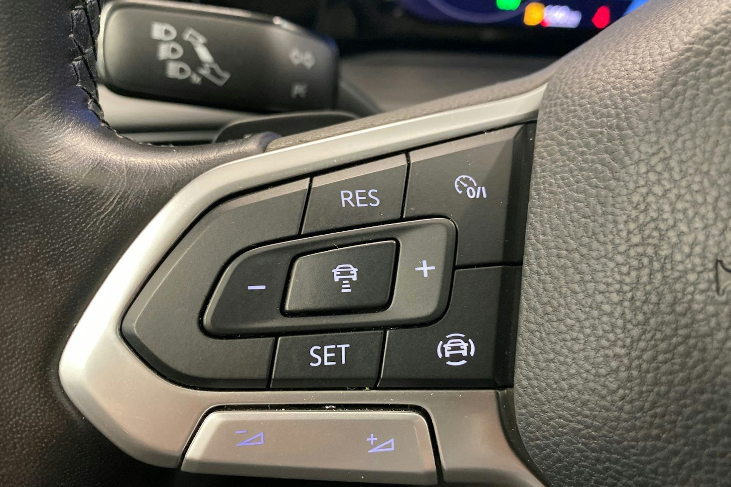 harmaa Volkswagen Golf 2020 kuva 18.
