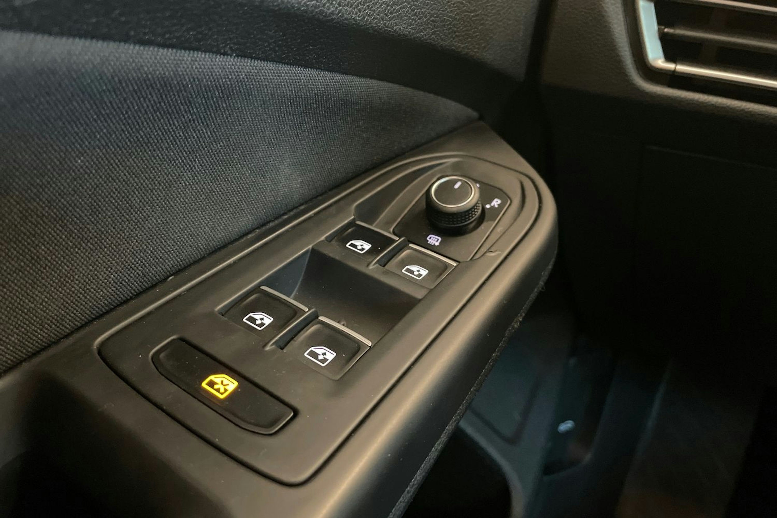 valkoinen Volkswagen Golf 2020 kuva 16.