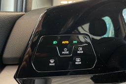 valkoinen Volkswagen Golf 2020 kuva 17.