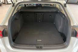 valkoinen Volkswagen Golf 2020 kuva 26.
