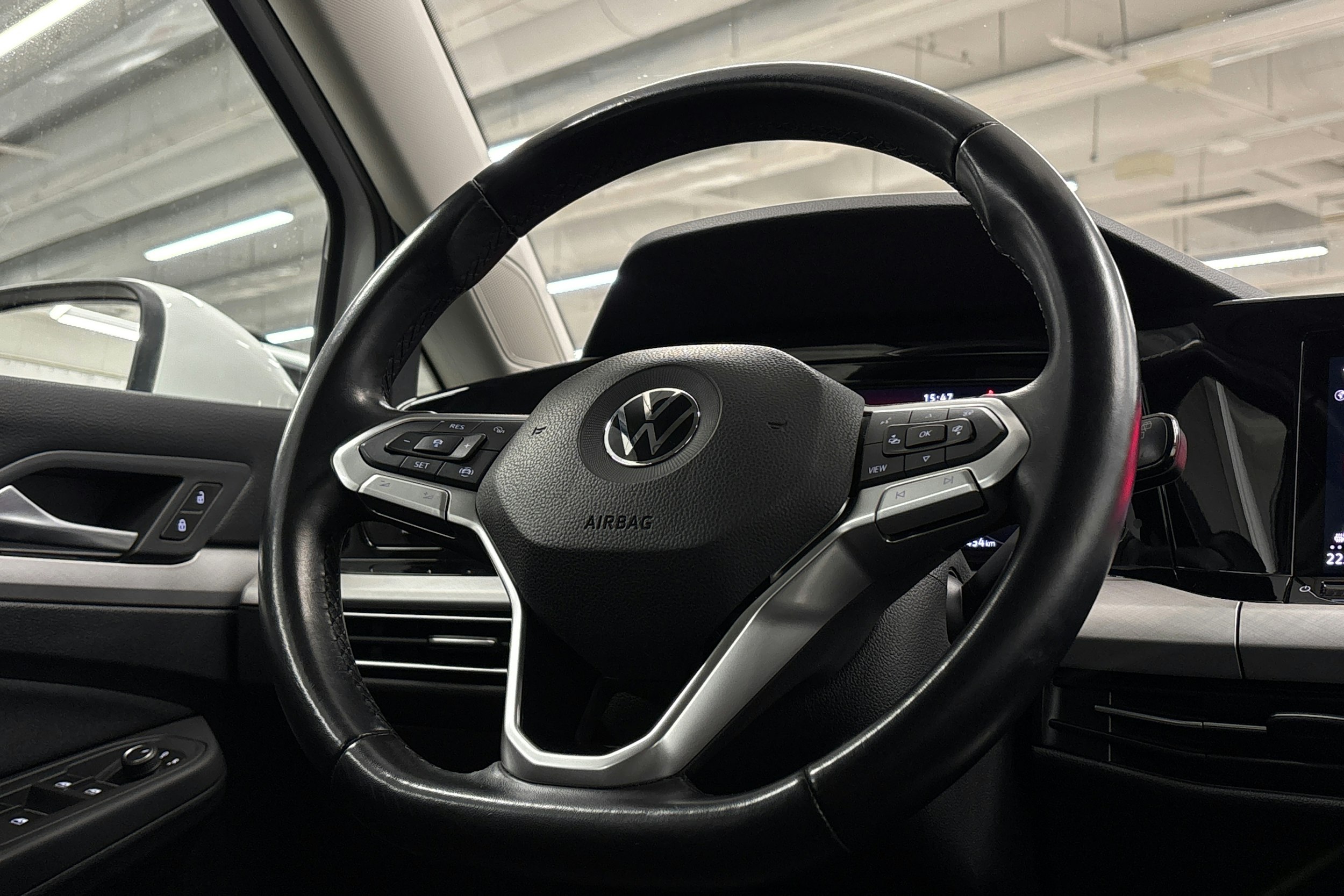 valkoinen Volkswagen Golf 2021 kuva 17.