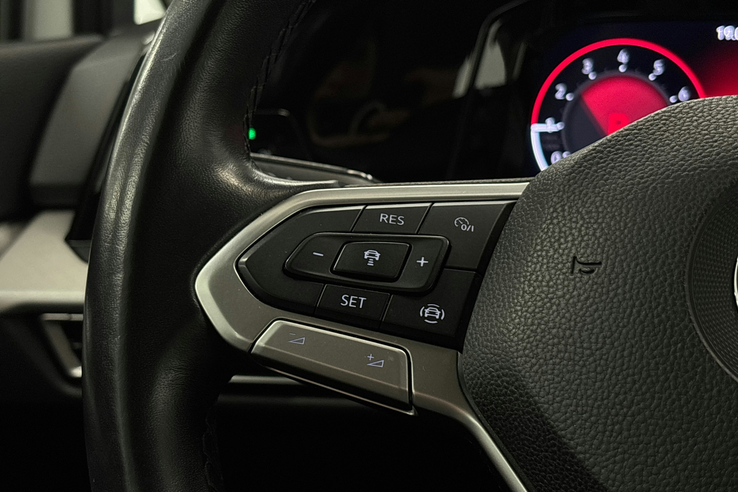 valkoinen Volkswagen Golf 2021 kuva 18.