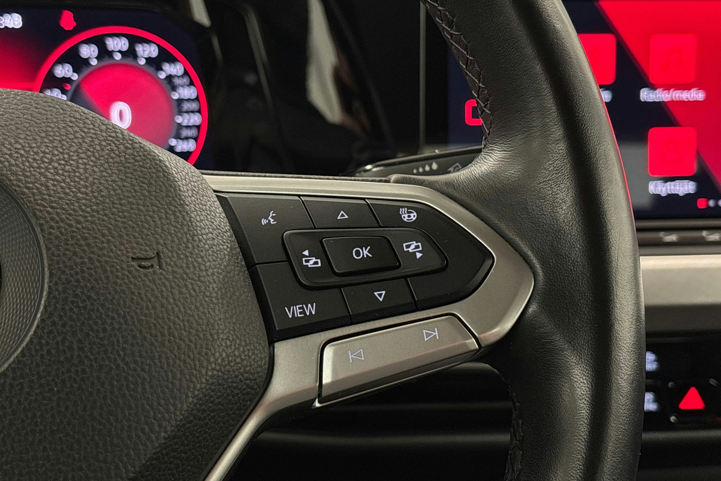 valkoinen Volkswagen Golf 2021 kuva 19.