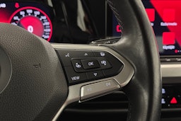 valkoinen Volkswagen Golf 2021 kuva 19.